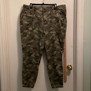 Lane Bryant Camo Pant. Skinny Ankle. Size 20. Excellent Condition.